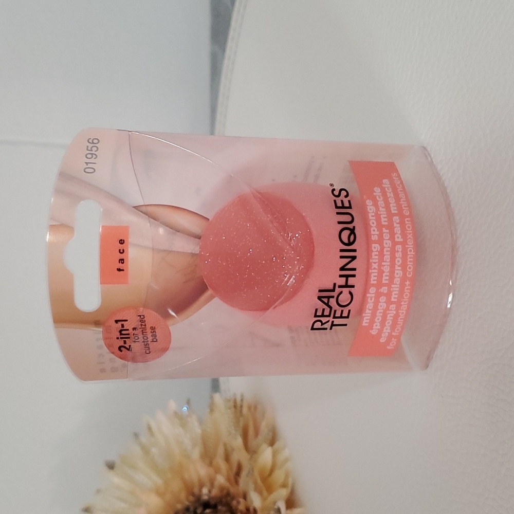 Real Techniques Miracle Mixing Sponge ✨️